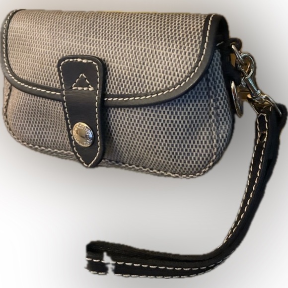 Dooney & Bourke wristlet - Picture 4 of 8